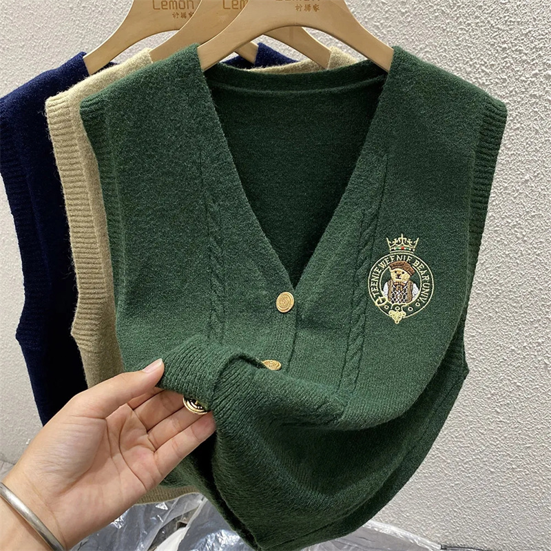 Sewing Vest - New Embroidered Bear Knitted Loose Single-breasted