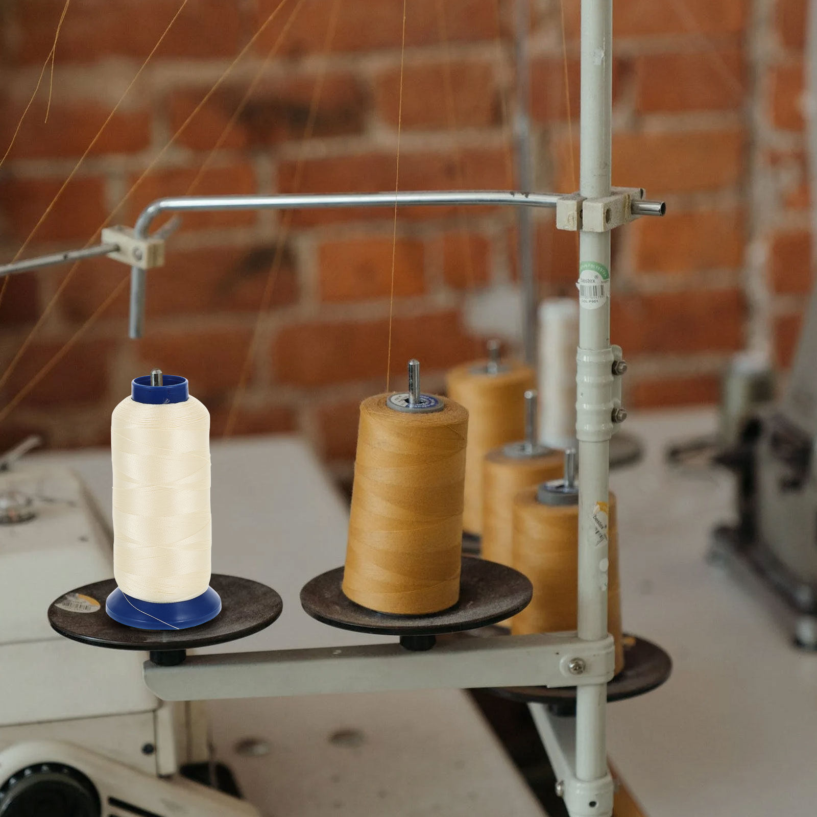 3000 Yards Light Blue Glow in  - Sewing Knit 评论和价格